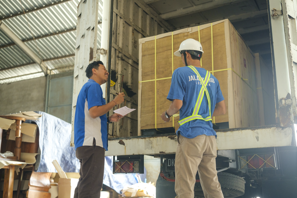 Loading export crates for the trip to the port